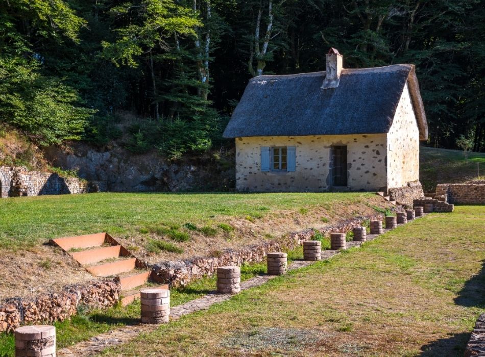 site archeologique de bibracte en été activité près de nevers