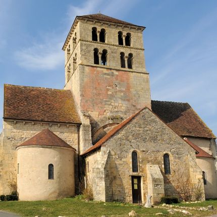 village médieval dans la nièvre